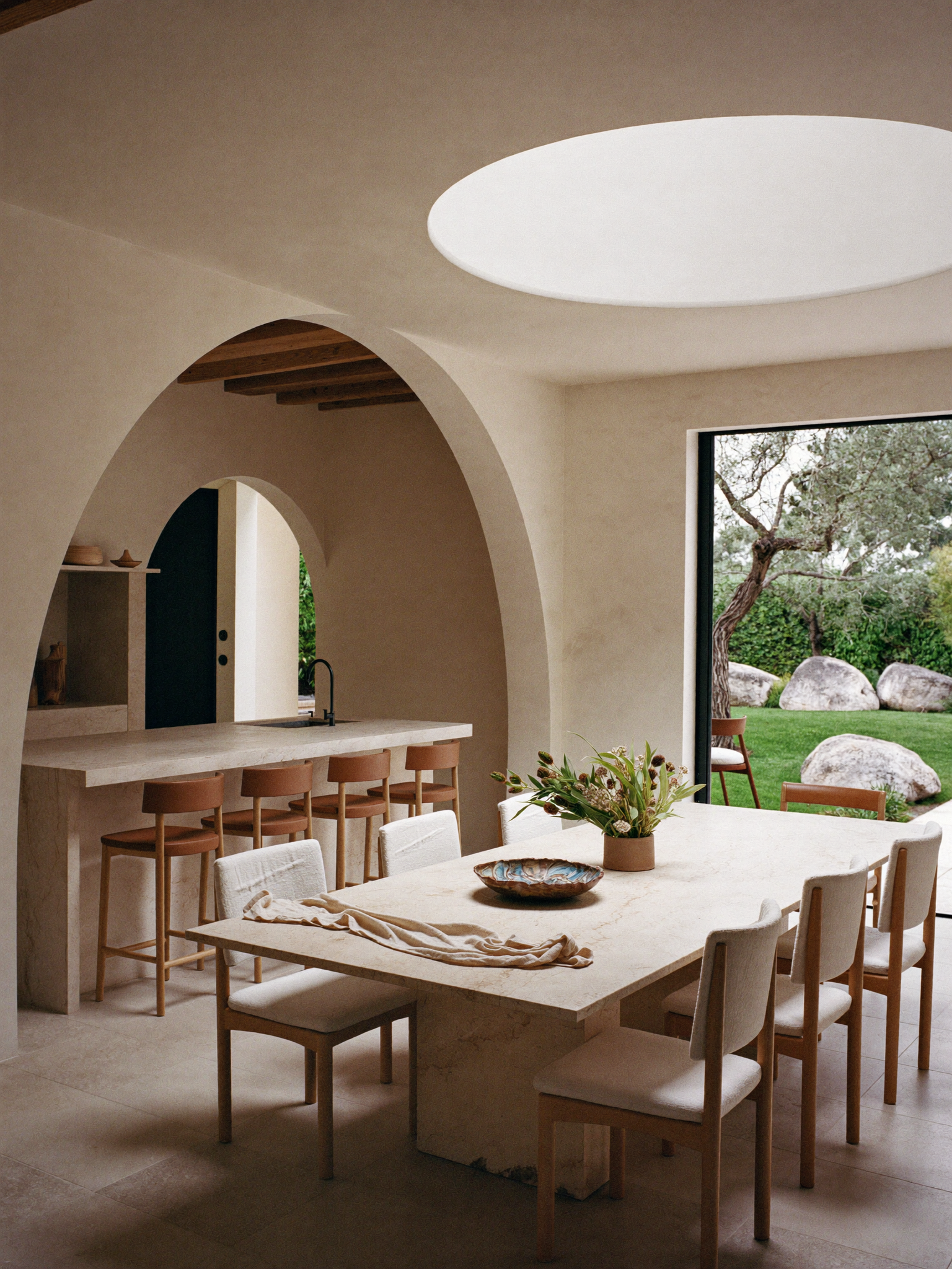 Dining room with Dorsa