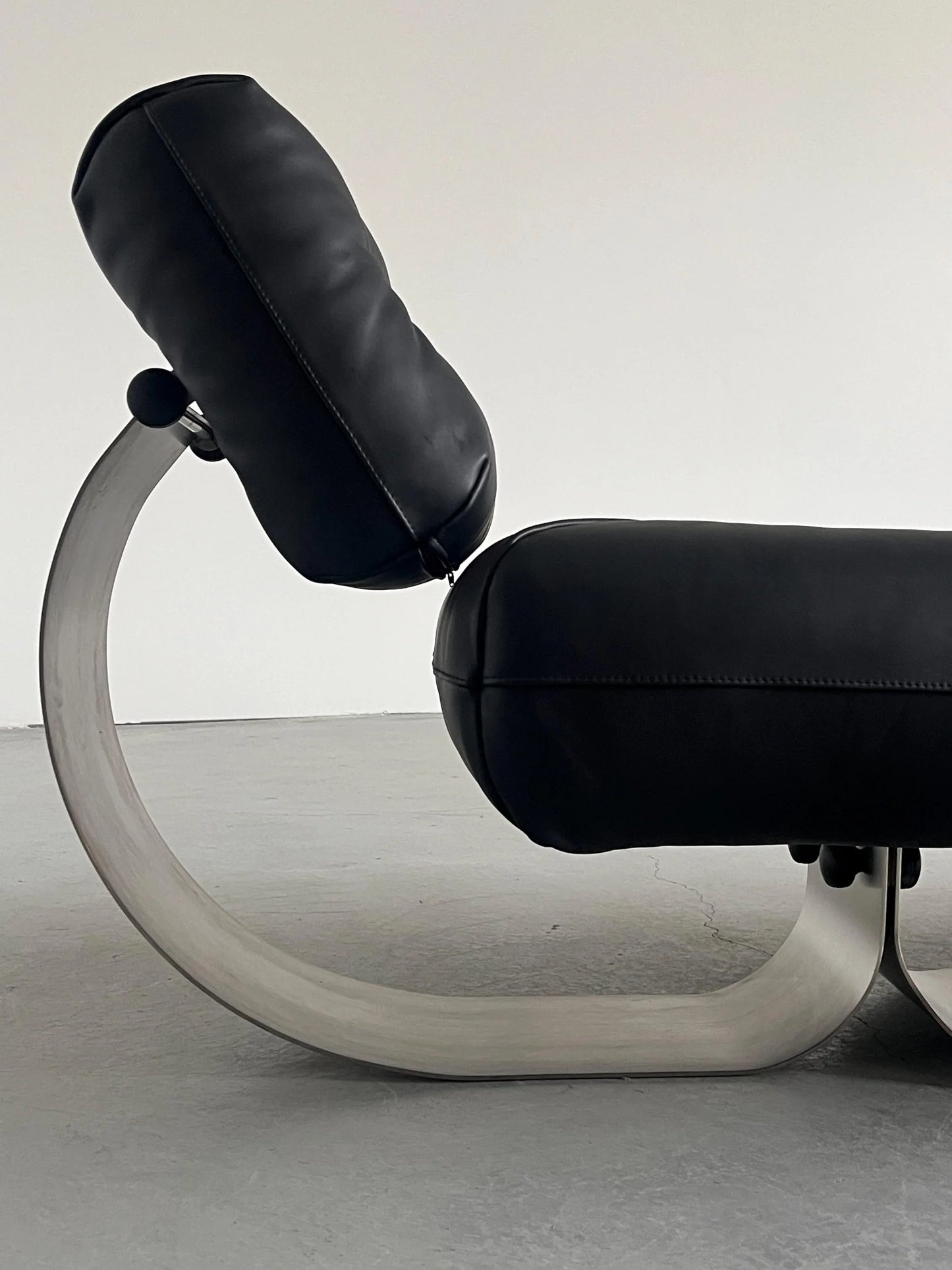ARCUS RECLINE CHAIR