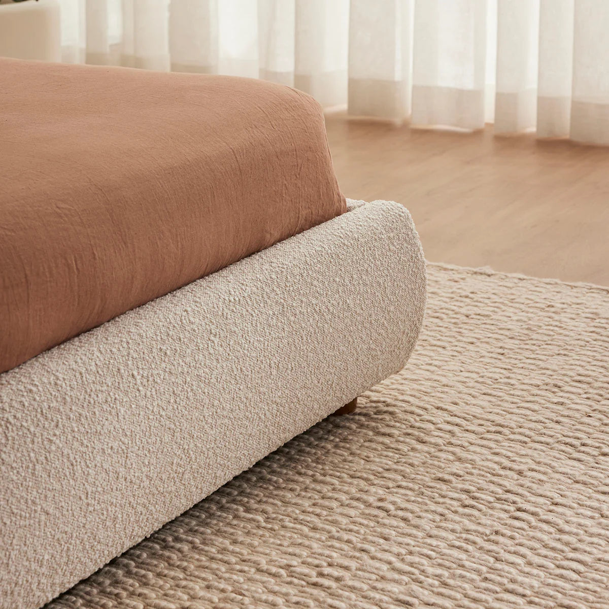 Sbalorditiva Boucle King Bedframe